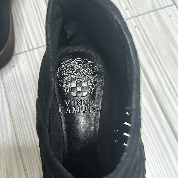 Vince Camuto Black Shoes Perforated Upper Leather Zip Ankle Booties Suede Size 6 - Picture 10 of 11